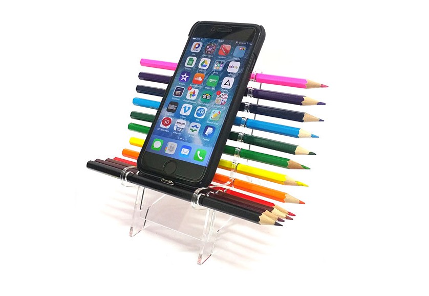 כסא עפרונות צבעוניים